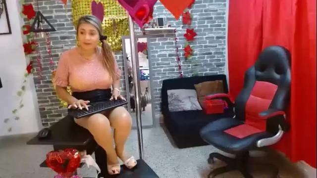 Image 8 of renatasmiith Stream on Chaturbate on 16 months ago
