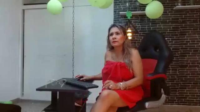 Image 3 of renatasmiith Stream on Chaturbate on 19 months ago