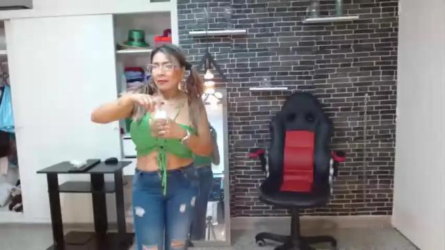 Image 11 of renatasmiith Stream on Chaturbate on 19 months ago