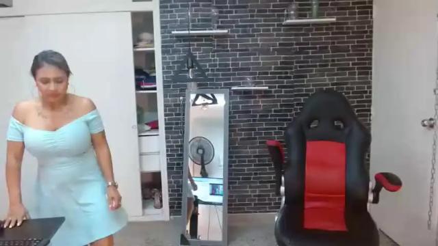 Image 12 of renatasmiith Stream on Chaturbate on 15 months ago