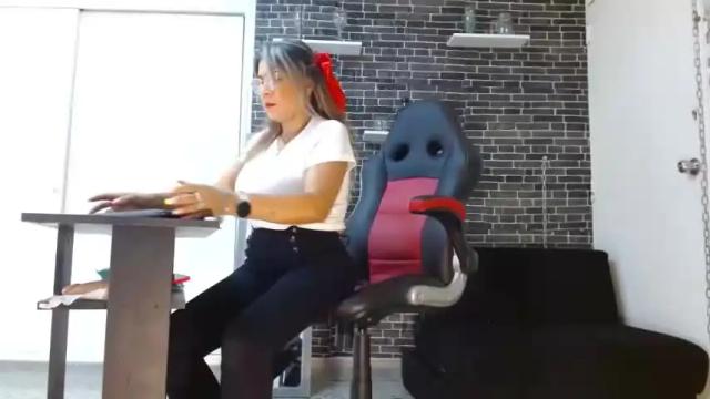 Image 2 of renatasmiith Stream on Chaturbate on 14 months ago