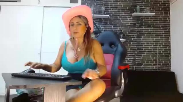 Image 4 of renatasmiith Stream on Chaturbate on 14 months ago