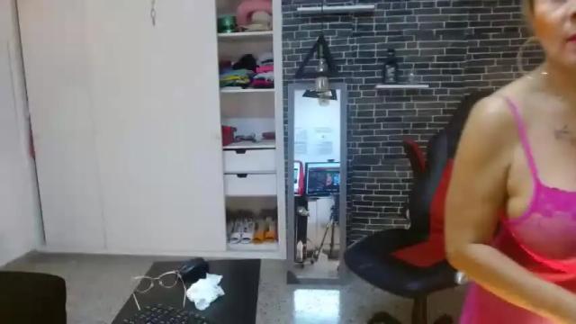 Image 11 of renatasmiith Stream on Chaturbate on 14 months ago
