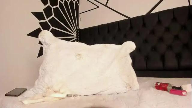 Image 12 of renatta_salerno Stream on Chaturbate on 5 months ago