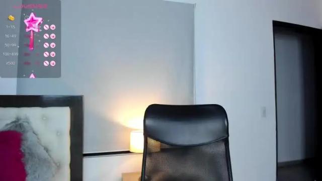 Image 10 of renattaqueencol Stream on Chaturbate on 13 months ago