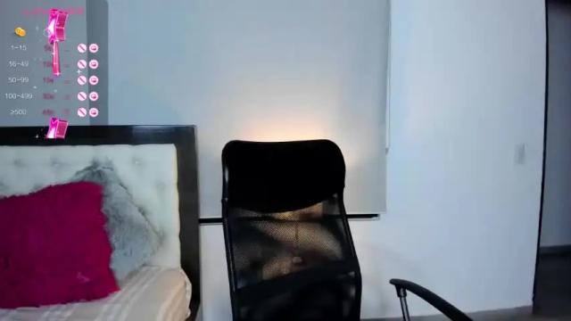 Image 8 of renattaqueencol Stream on Chaturbate on 13 months ago