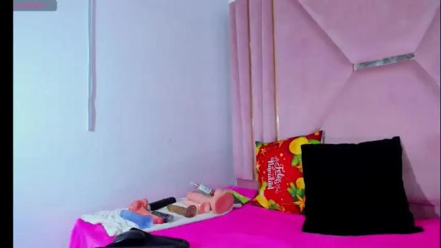 Image 6 of renesmee_tanner Stream on Chaturbate on 1 day ago