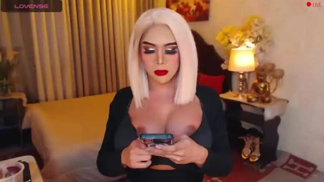 Thumbnail 1, respendent_margaux's Stream at Chaturbate, 17 months ago