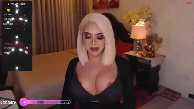 Image 10 of respendent_margaux Stream on Chaturbate on 15 months ago