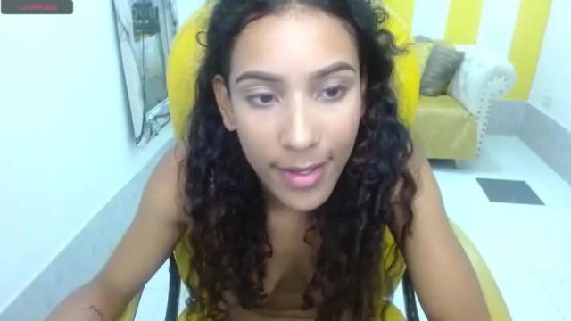 Image 4 of reyna_gonzales Stream on Chaturbate on 25 months ago