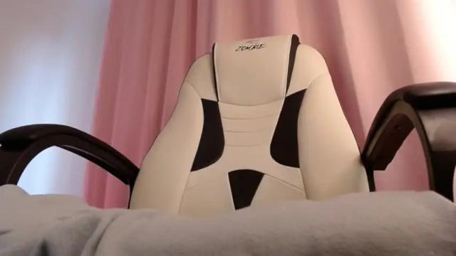 Image 4 of rhiana_berrington Stream on Chaturbate on 25 months ago