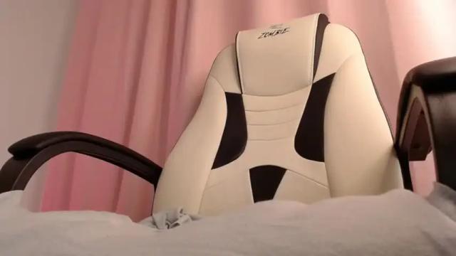 Image 4 of rhiana_berrington Stream on Chaturbate on 24 months ago