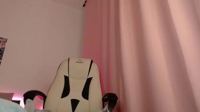 Image 4 of rhiana_berrington Stream on Chaturbate on 23 months ago