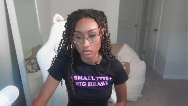 Image 4 of rhileylove Stream on Chaturbate on 3 months ago