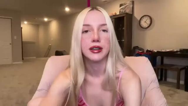 Image 12 of riababe Stream on Chaturbate on 17 months ago