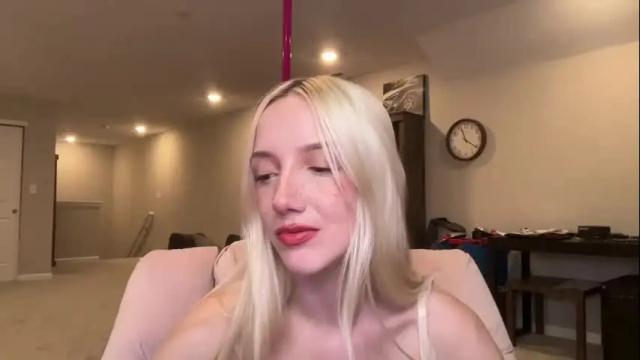 Thumbnail 1, riababe's Stream at Chaturbate, 17 months ago