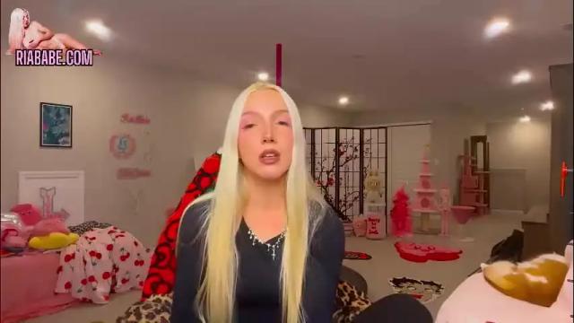 Image 10 of riababe Stream on Chaturbate on 1 month ago