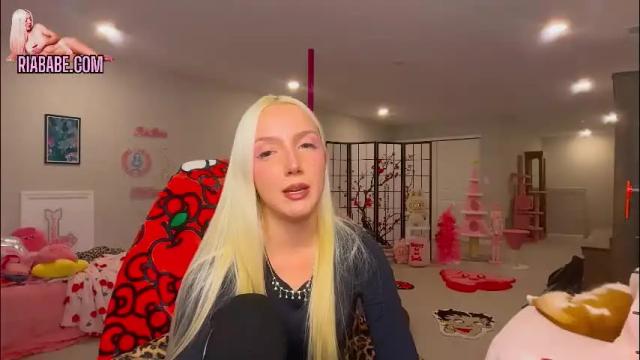 Image 11 of riababe Stream on Chaturbate on 1 month ago