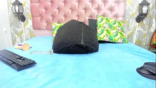 Image 8 of riaha_18_ Stream on Chaturbate on 7 months ago