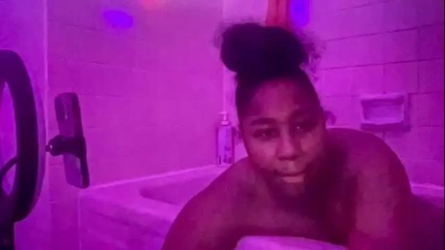 Image 4 of riahbaddie Stream on Chaturbate on 19 months ago