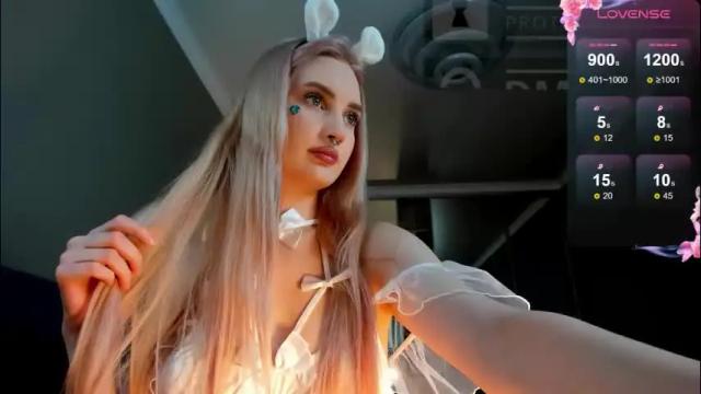 Image 4 of riawoods Stream on Chaturbate on 20 hours ago