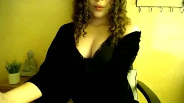 Image 2 of ricciolina__ Stream on Chaturbate on 14 months ago