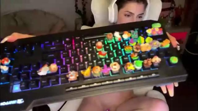 Image 11 of richhousewives Stream on Chaturbate on 2 months ago