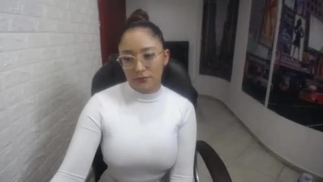 Image 8 of rihanna_kim Stream on Chaturbate on 20 months ago