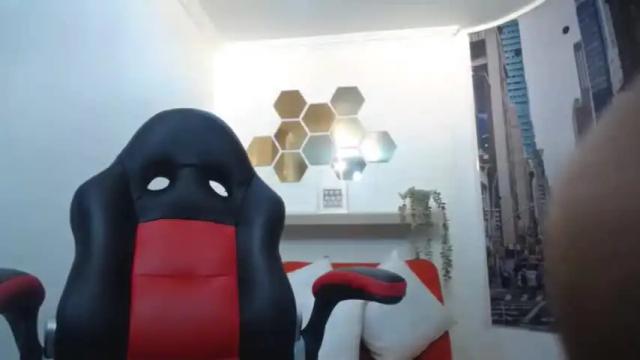 Image 12 of rihanna_kim Stream on Chaturbate on 19 months ago