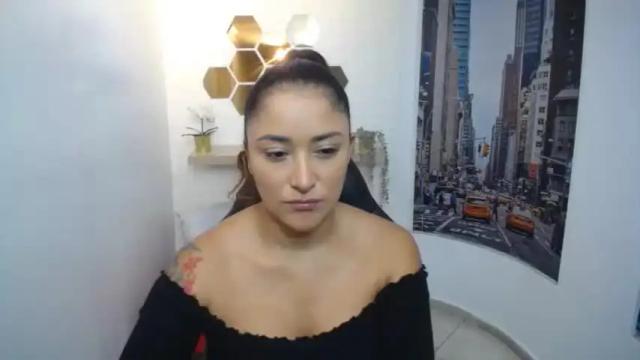 Image 2 of rihanna_kim Stream on Chaturbate on 19 months ago