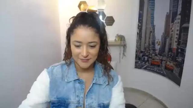 Image 2 of rihanna_kim Stream on Chaturbate on 19 months ago