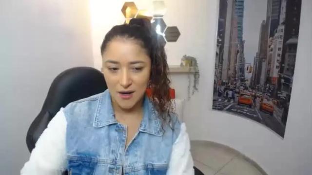 Image 3 of rihanna_kim Stream on Chaturbate on 19 months ago