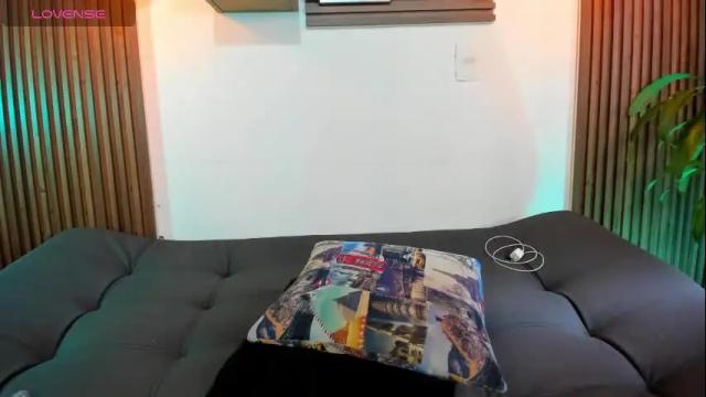 Image 2 of rihannagil Stream on Chaturbate on 15 days ago
