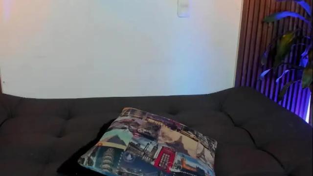 Image 3 of rihannagil Stream on Chaturbate on 11 days ago