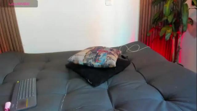Image 8 of rihannagil Stream on Chaturbate on 2 months ago