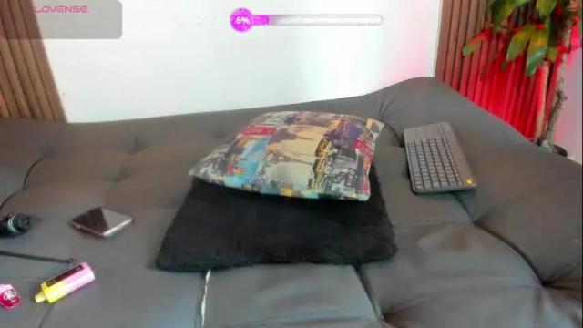 Image 12 of rihannagil Stream on Chaturbate on 1 month ago