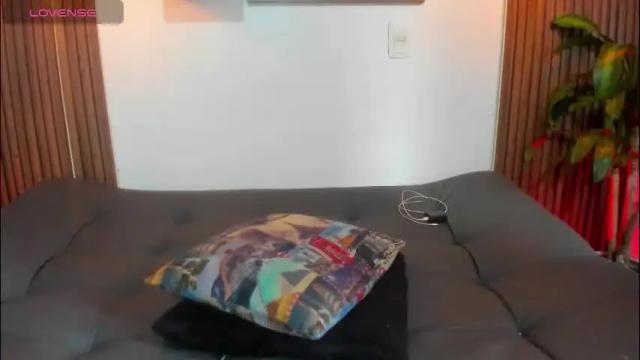 Image 3 of rihannagil Stream on Chaturbate on 1 month ago