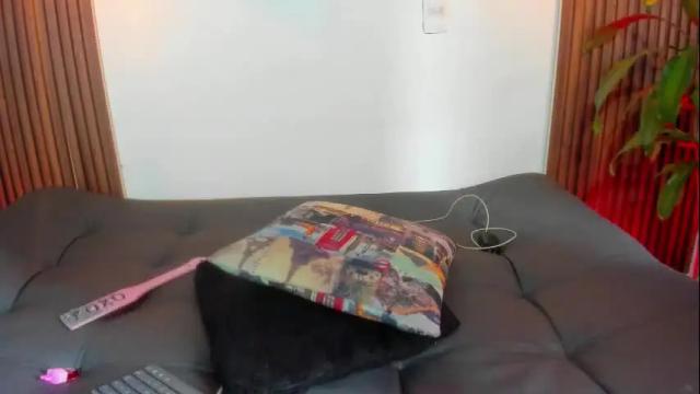 Image 2 of rihannagil Stream on Chaturbate on 1 month ago