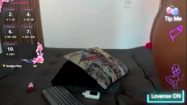 Image 3 of rihannagil Stream on Chaturbate on 19 days ago