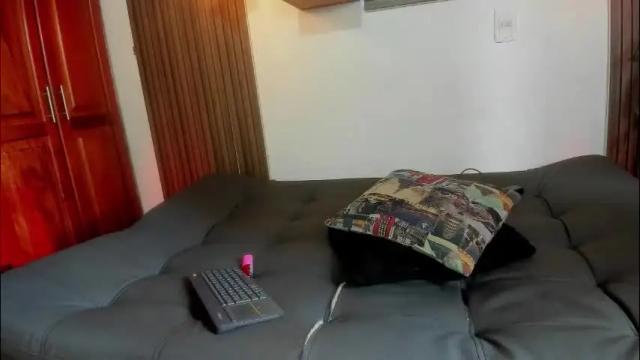 Image 3 of rihannagil Stream on Chaturbate on 21 hours ago