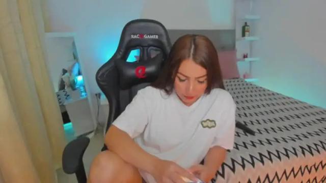 Image 8 of rikaqueen_ Stream on Chaturbate on 14 months ago