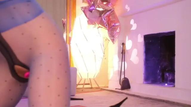 Image 7 of rikka_moore Stream on Chaturbate on 13 months ago