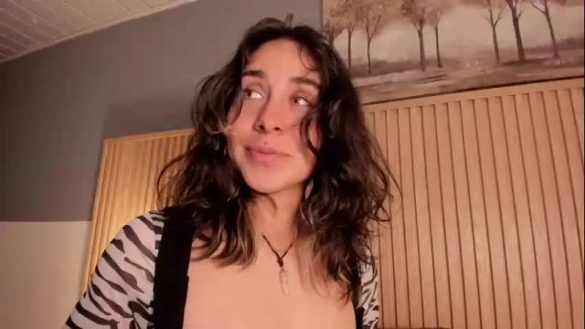 Image 8 of riley_colors Stream on Chaturbate on 3 months ago