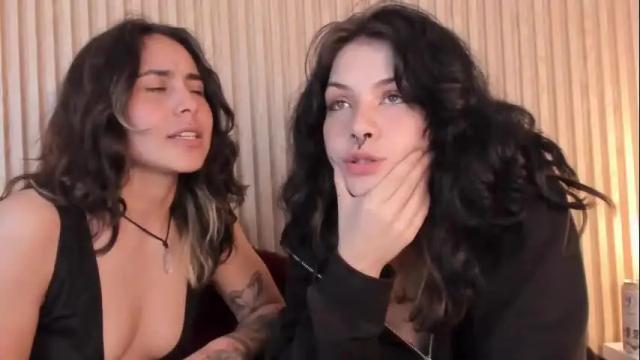 Image 4 of riley_colors Stream on Chaturbate on 3 months ago