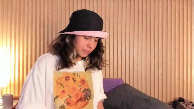 Image 12 of riley_colors Stream on Chaturbate on 3 months ago