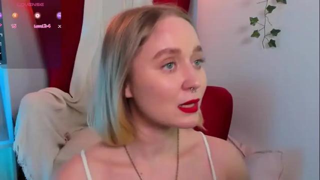 Image 8 of riley_sweety Stream on Chaturbate on 1 month ago