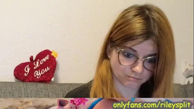 Image 4 of rileycomely Stream on Chaturbate on 6 months ago