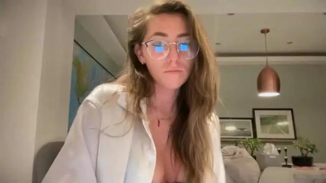 Image 3 of rileyhazee Stream on Chaturbate on 18 months ago