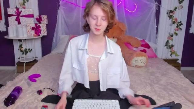 Image 11 of rina_dee Stream on Chaturbate on 15 months ago