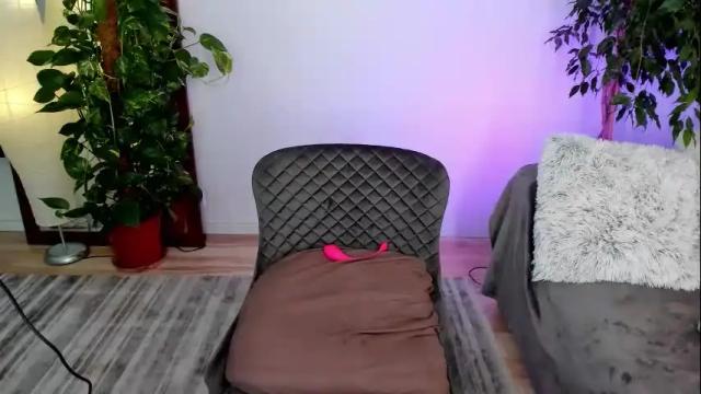 Image 3 of rinacandy Stream on Chaturbate on 6 months ago